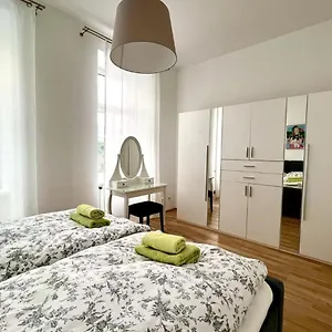  Apartamento City-apartment In Austria
